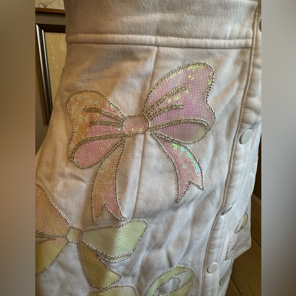 New! QUEEN OF SPARKLES White and Iridescent Pink Metallic Bow Mini Dress - Picture 7 of 10